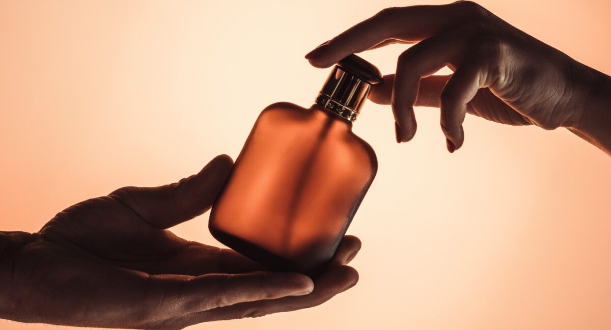 ¿Qué es esa fragancia en el aire?: el boom de los perfumes árabes en Chile, baratos, virales y cada vez más usados