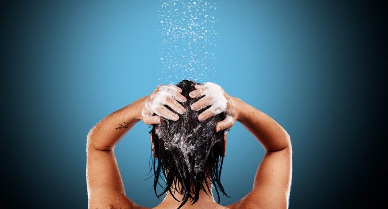 Lavarse el pelo todos los días o cada 48 horas: las recomendaciones de un dermatólogo sobre cómo cuidar el cuero cabelludo
