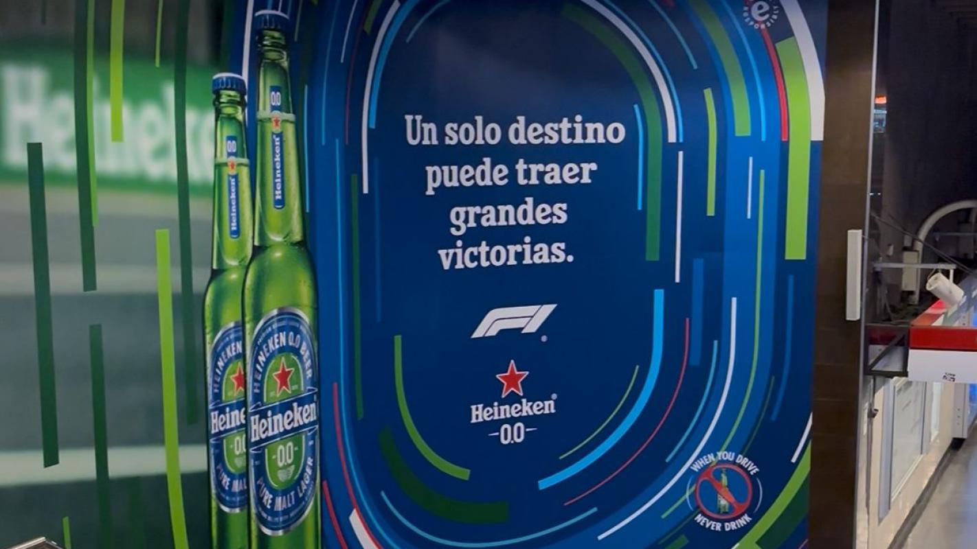 Atención amantes de la Fórmula 1: Llega el «Circuito Heineken 0.0» al Metro de Santiago