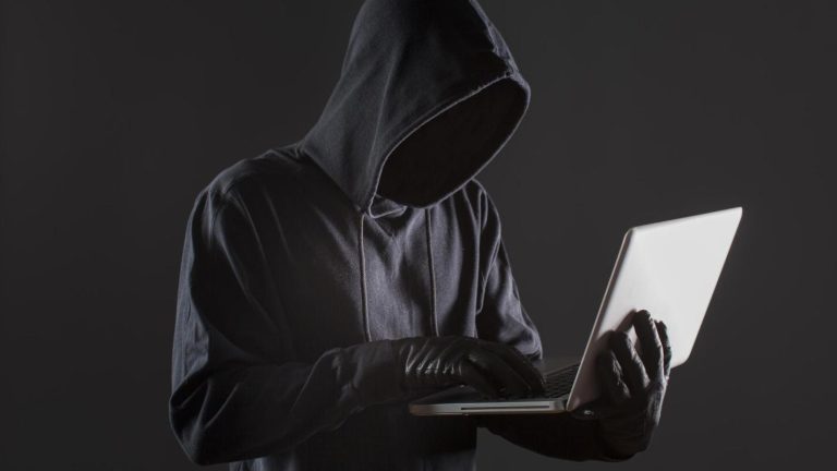 Masiva filtración de datos de Apple, Google y Facebook: Así puedes revisar si tu información ha sido expuesta