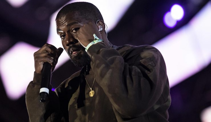 Exasistente personal de Kanye West lo acusa de agresión y tráfico sexual
