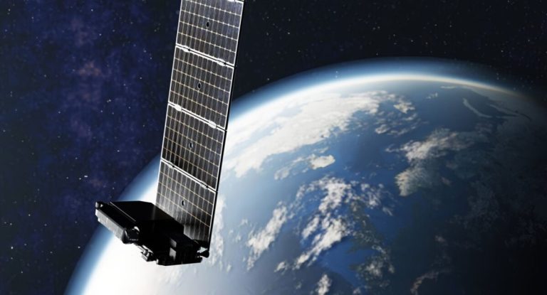 Chile está a un paso de habilitar la conexión móvil satelital: así funcionará la alianza de Entel y Starlink