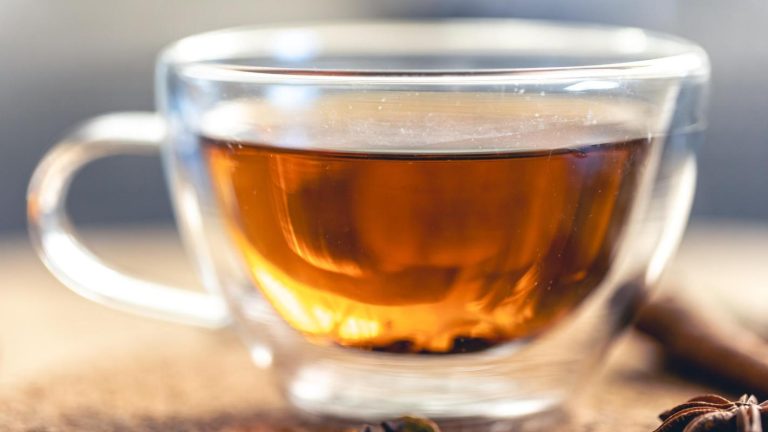 Adiós amargor: El truco para tomar té sin azúcar ni endulzante