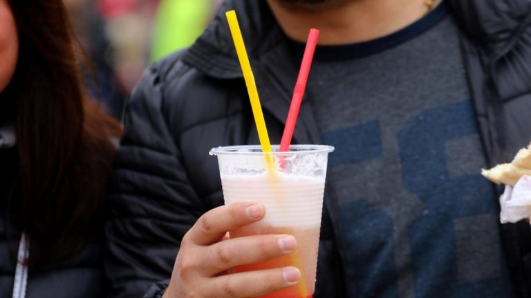 ¿Cómo reponerse de una resaca en estas Fiestas Patrias? 5 mitos y verdades sobre la temida «caña»