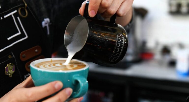 Estudio asegura que tomar entre dos a tres tazas de café ayuda a reducir los riesgos de padecer demencia