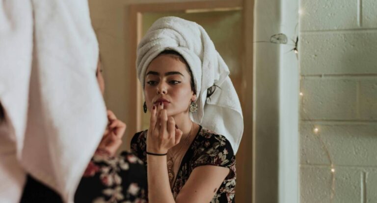 Generación Z lidera presión estética en Chile: estudio revela que jóvenes son las más exigidas en un país que aún castiga el envejecimiento