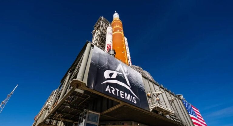 Los humanos vuelven a la órbita de la Luna tras más de 50 años: en qué consiste la misión Artemis II y por qué es tan importante
