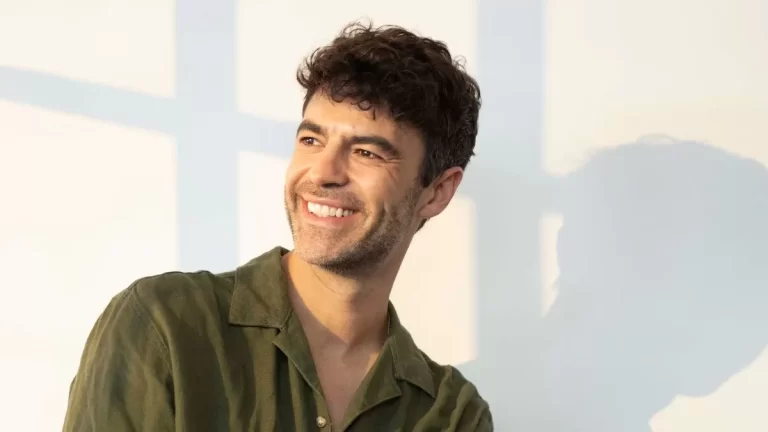 Podium Podcast Chile sorprende al estrenar «En la práctica» del actor Jorge Arecheta: «Puede cambiar nuestra calidad de vida»