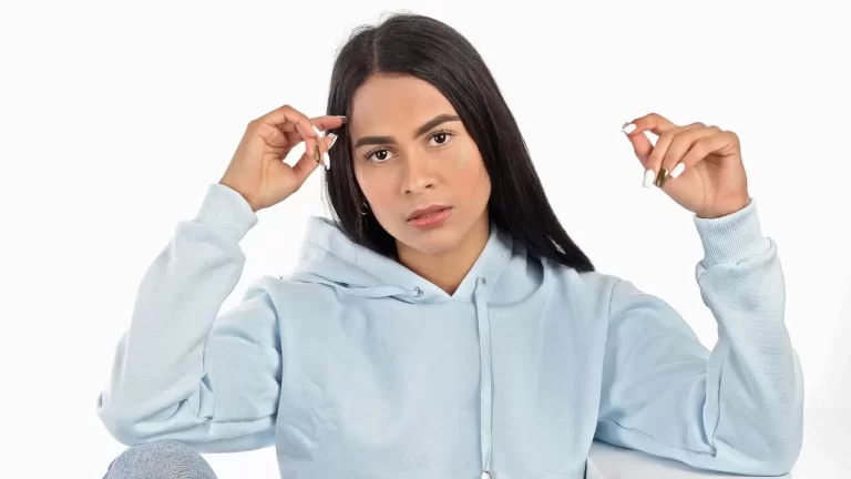 Polerones mujer con capucha vs sin capucha: ventajas de cada uno