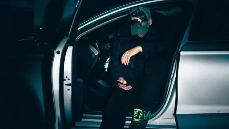 Chico reality chileno impacta con inesperado coqueteo con figura del espectáculo 20 años mayor: «Me pones nerviosa»