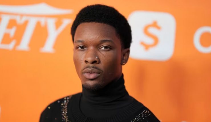 Cantante D4vd se declara no culpable en caso por muerte de menor de 14 años