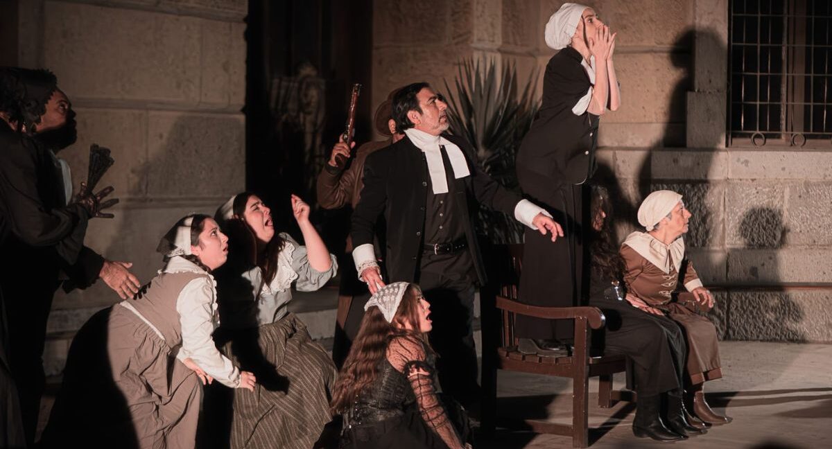 La impactante versión chilena de “Las Brujas de Salem” que agota funciones en pleno Cementerio General