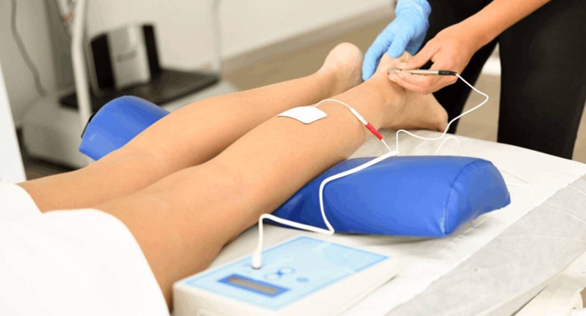 “El descubrimiento fue anecdótico”: Estudio chileno prueba terapia eléctrica para aliviar dolores menstruales