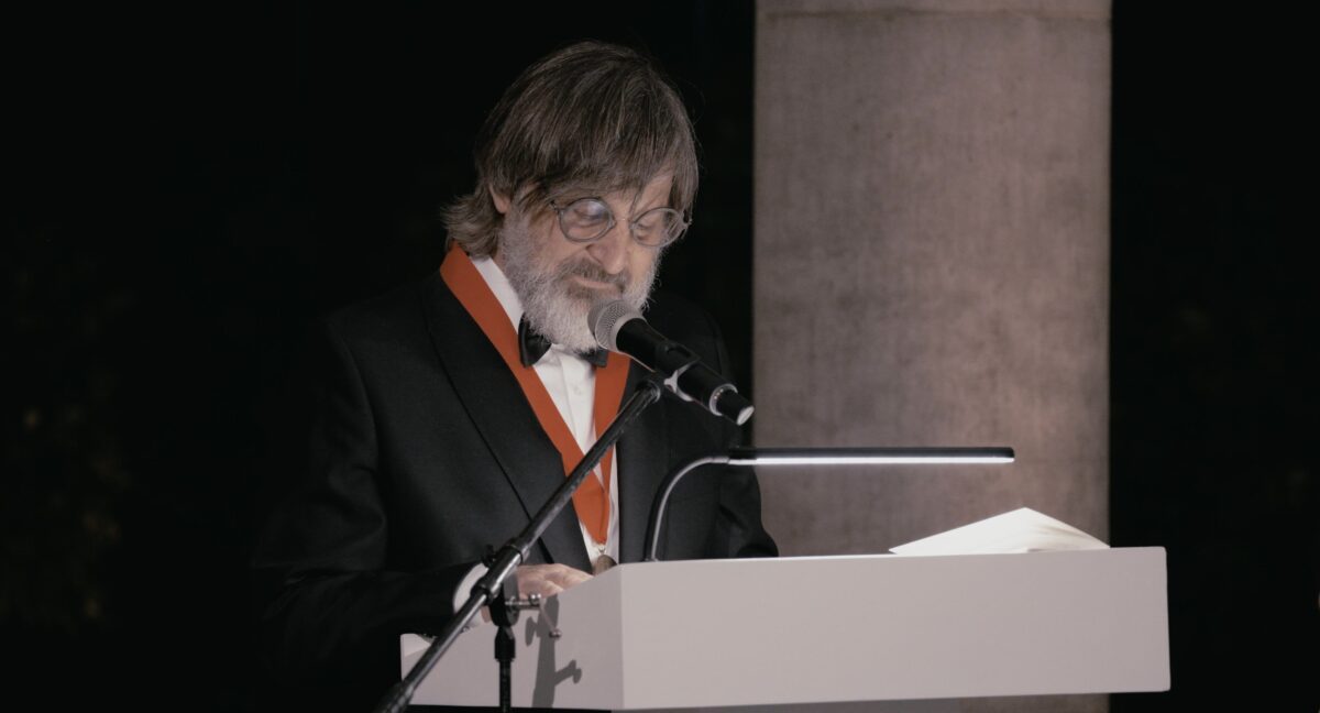 Un paseo poético por la arquitectura del mundo y de Chile: cómo fue el inspirado discurso de Smiljan Radic en la ceremonia del Priztker
