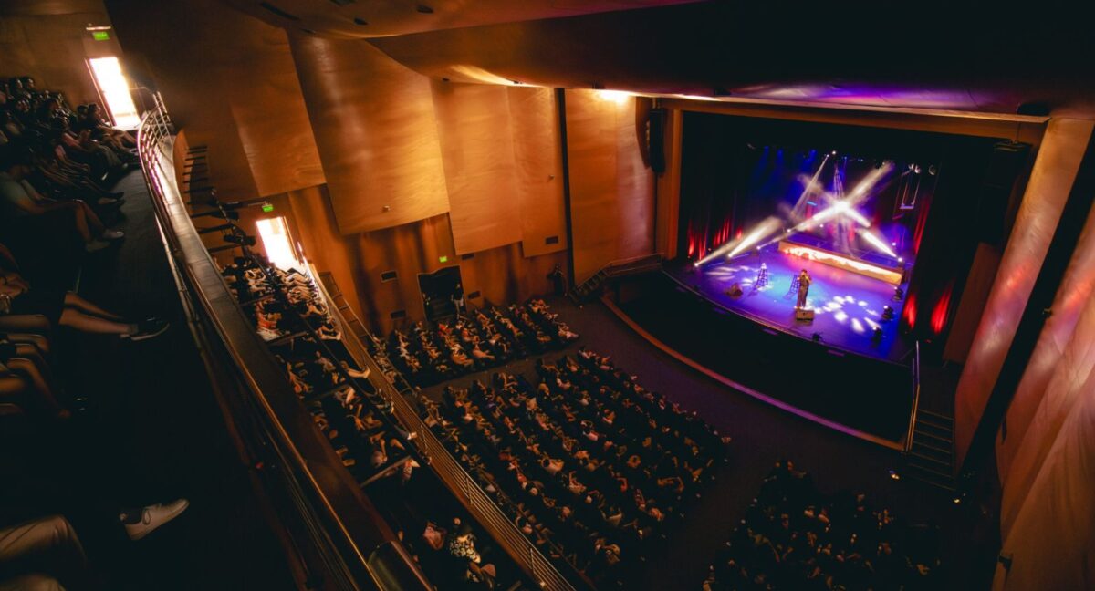 Teatro Municipal de Chillán recibe el golpe del recorte al presupuesto de Cultura: “El 3% de hoy probablemente lo podemos resolver, pero no sabemos qué va a pasar en 2027″