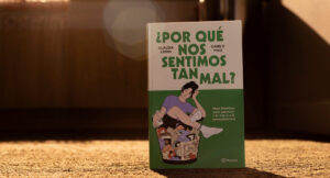 Por qué nos sentimos tan mal, el libro que cuestiona la trampa del siempre estar bien: “Nos hemos convertido en esclavos y esclavizadores”