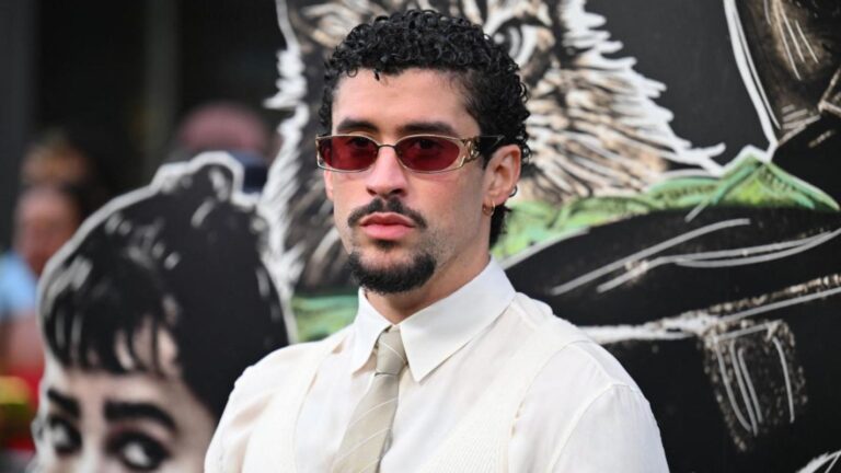 Con 50 años más: Bad Bunny sorprende en la Met Gala con un look inspirado en la vejez