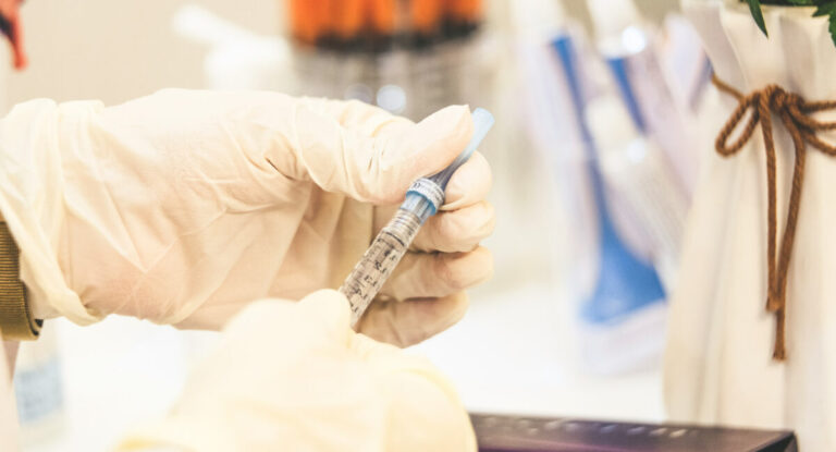 Puede alterar procesos celulares asociados a la atrofia muscular: estudio chileno evidenció los efectos poco explorados del botox