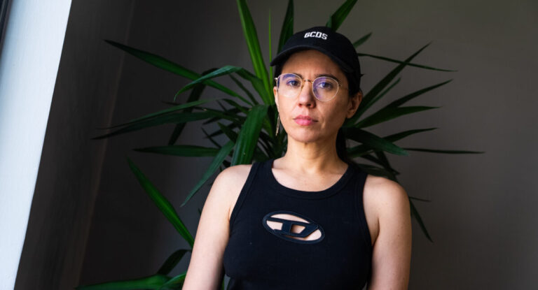 La historia detrás “Esquemas juveniles” de Javiera Mena, el mejor disco chileno del siglo XXI, que celebrará sus 20 años en el Movistar Arena