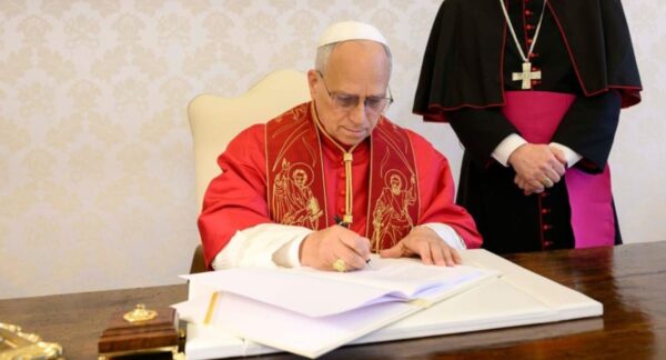 El inesperado éxito de la primera encíclica del papa León XIV que se agota en librerías: “La religión es una tradición que todavía tiene cosas que decir”