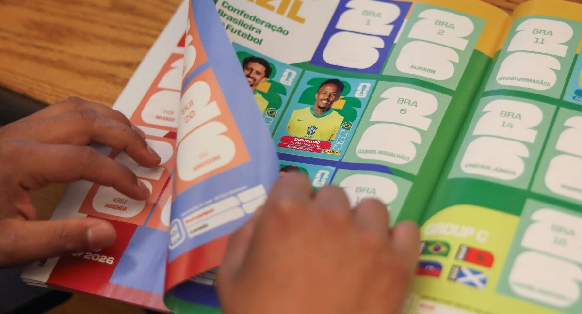 Corporación de Colina gastó casi $13 millones en álbumes del Mundial y láminas: Municipalidad justifica que “permitió que miles de niños volvieran a compartir”
