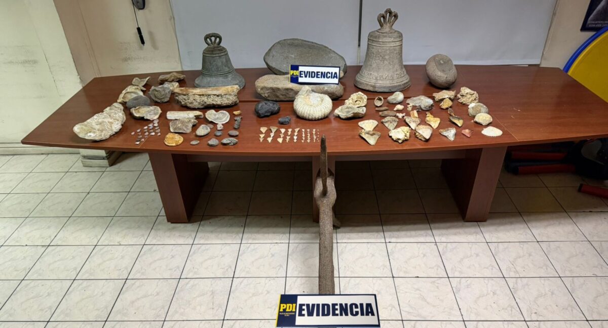 PDI recupera campana colonial peruana de más de tres siglos de antigüedad que estaba a la venta por redes sociales: hay un detenido