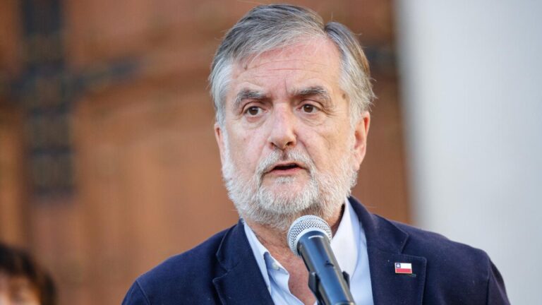 Equipo de La Pérgola de las Flores responde a acusaciones de “encerrona” del ministro Undurraga: «No se ajusta a lo ocurrido»
