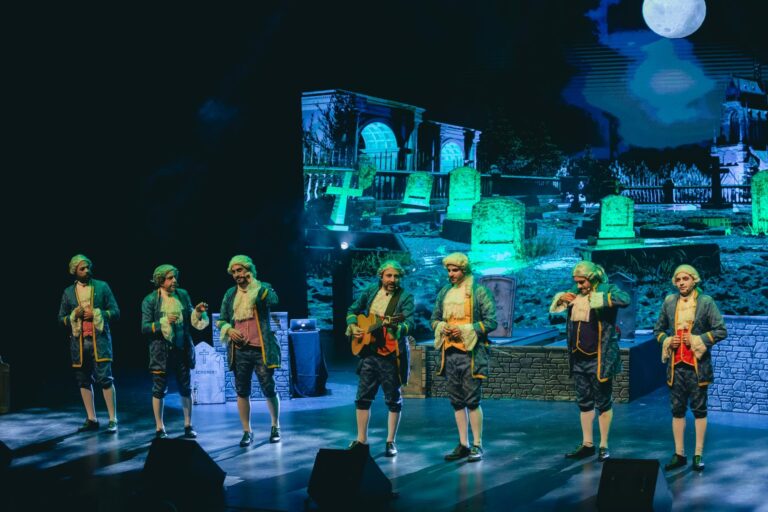 Humor, música clásica y sátira: La Chirichota confirma regreso a Santiago tras agotar funciones en su gira internacional