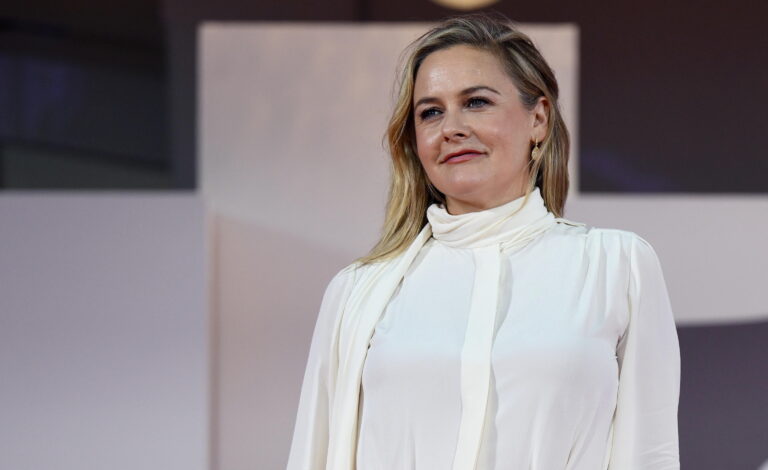 Alicia Silverstone retomará su icónico papel de Cher Horowitz en la serie de “Clueless”