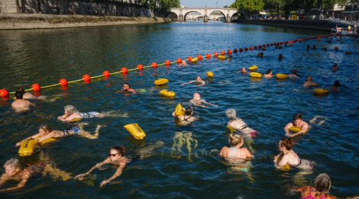 Cómo el río Sena pasó de ser un desastre tóxico al lugar de moda para nadar en París