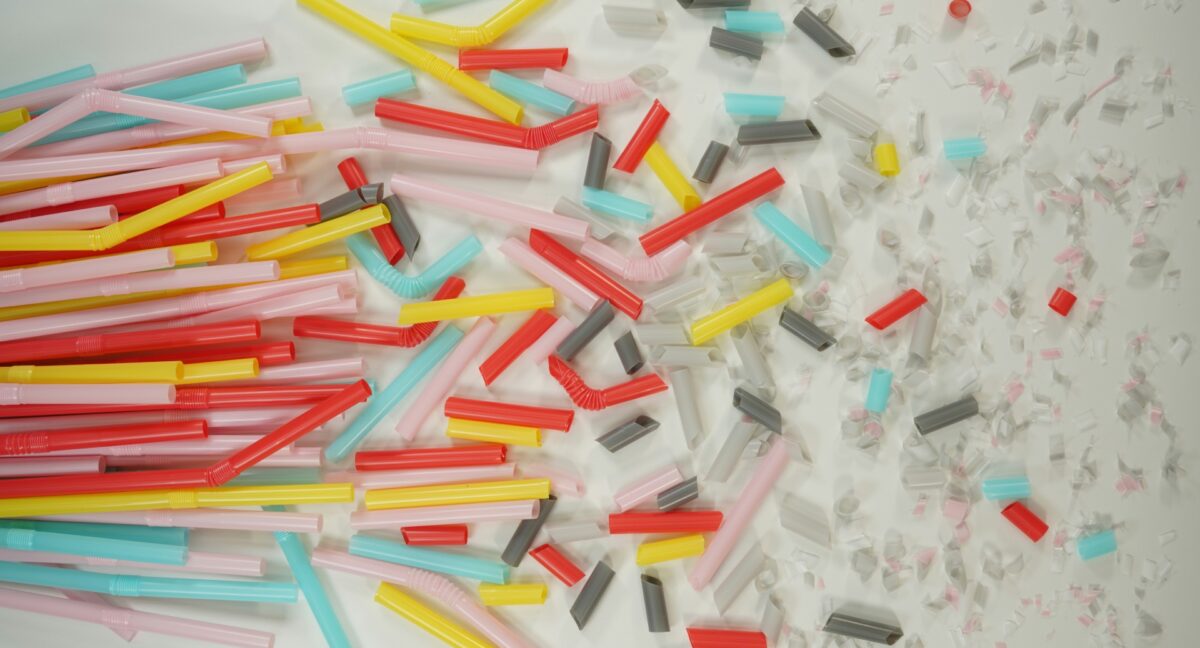 Desde tus recipientes de comida hacia tu estómago: los simples hábitos que te salvarán de comer microplásticos