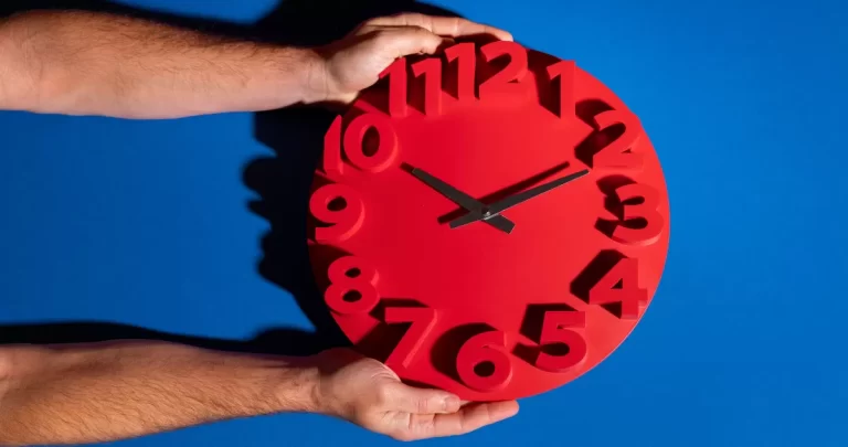 Más de 70 organizaciones de salud piden suspender el próximo cambio de hora y fijar huso definitivo