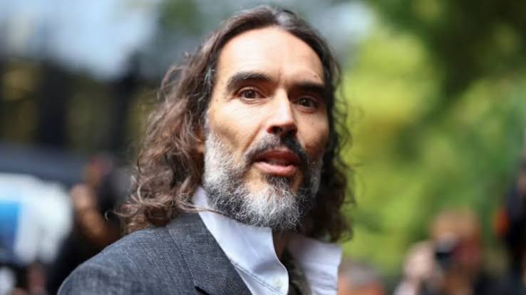 Russell Brand enfrenta juicio por violación y agresión sexual: ¿Quién es el actor británico?